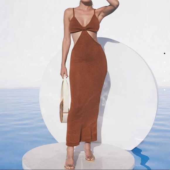 Fitted cut out maxi dress - Picture 1 of 4